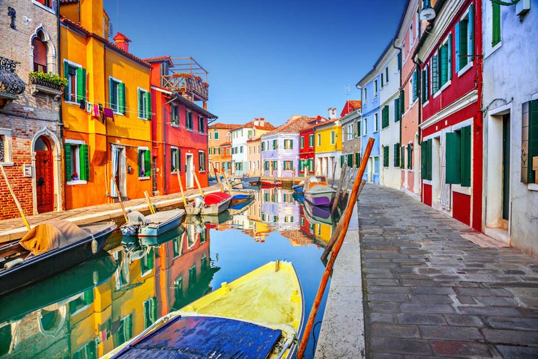Canal in Burano and its coloured houses