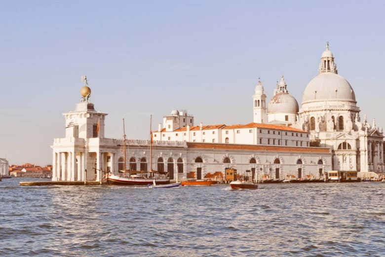 Contemplez le paysage et les monuments de Venise