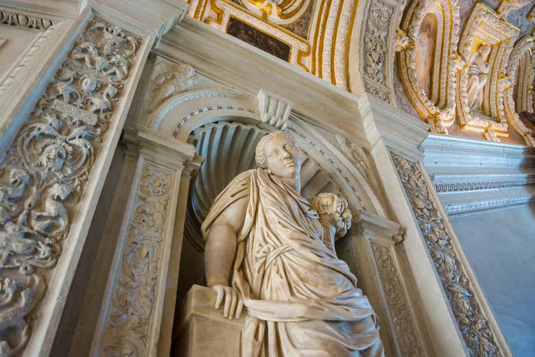 Detalle de una escultura