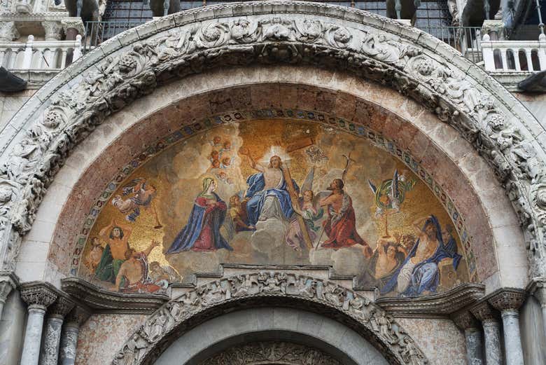 Detalhes da entrada da Basílica de São Marcos