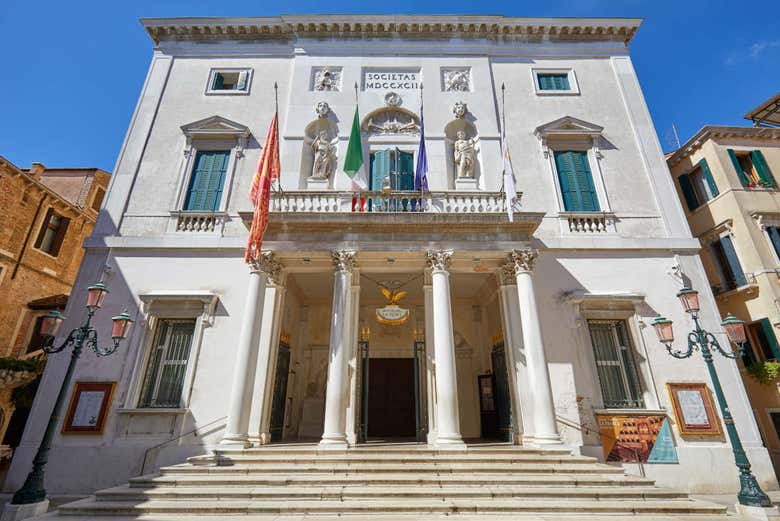 Facciata del Teatro La Fenice