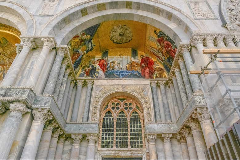 Fachada de la Basílica de San Marcos 