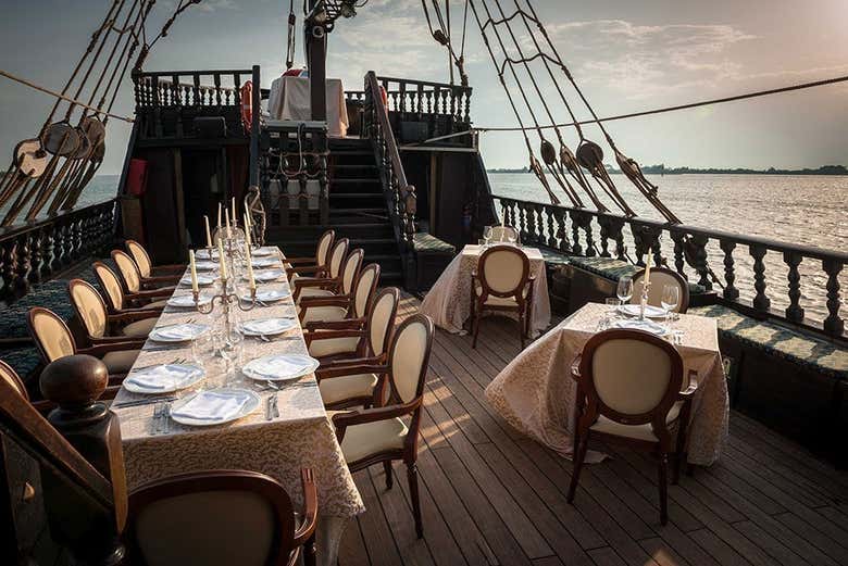 Main deck of the Venetian Galleon in summertime