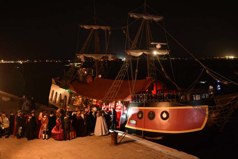 Le galion vénitien à la tombée de la nuit 