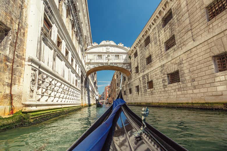 Drift under the legendary Bridge of Sighs
