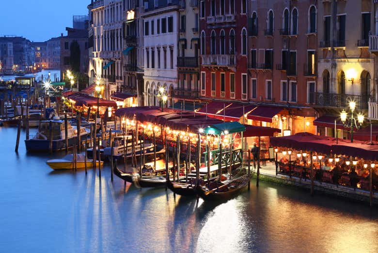 Gran Canal de Venecia al anochecer