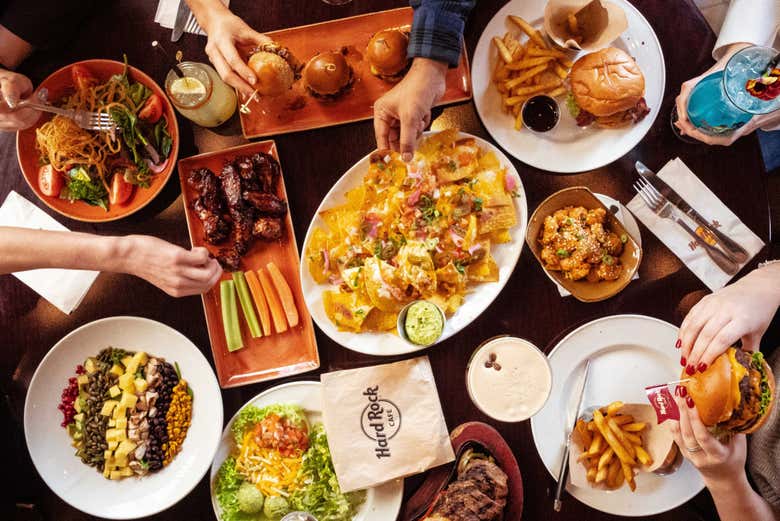 Aperitivos e pratos principais no Hard Rock Cafe Veneza