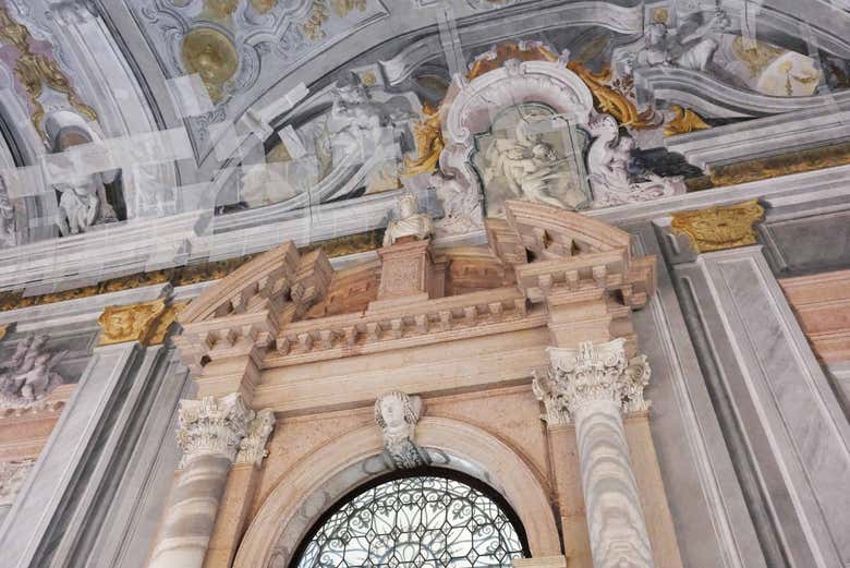 Descubriendo el interior del palacio