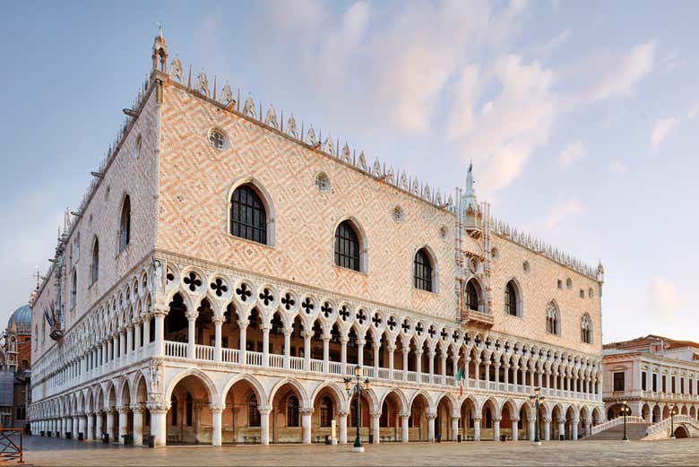 Vista laterale su Palazzo Ducale