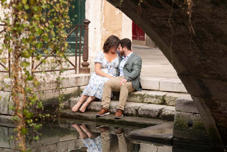 Capturando un beso de lo más romántico