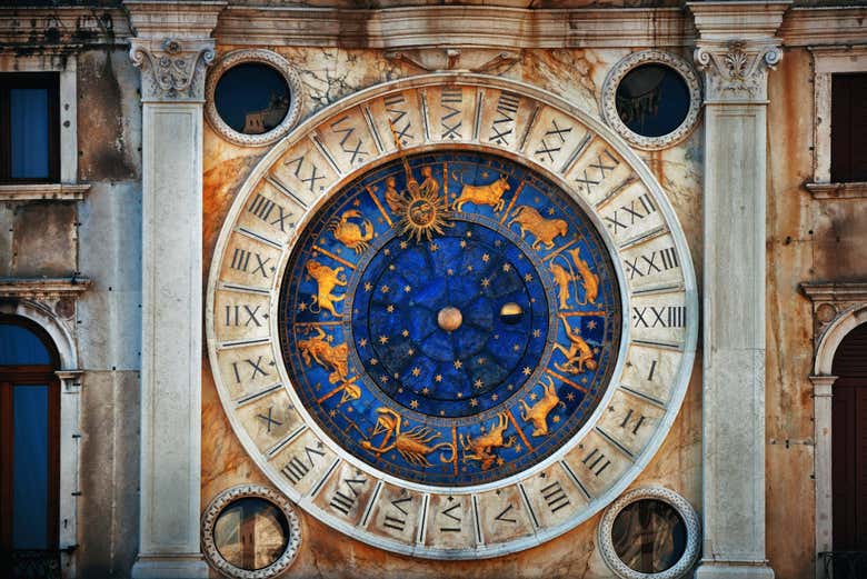 Reloj de la plaza San Marcos