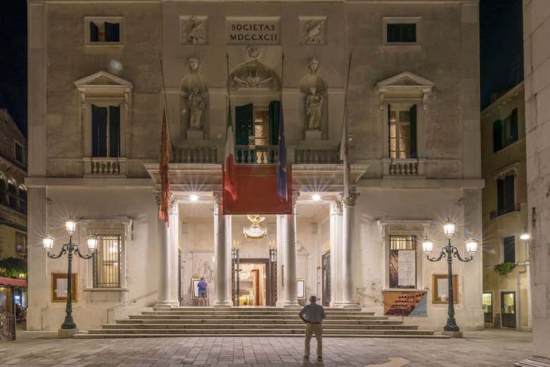 Fachada do Teatro La Fenice