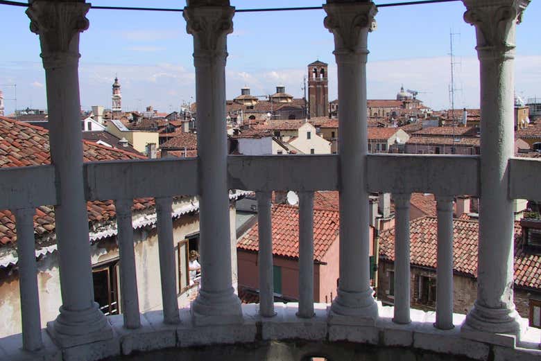 Visitando el palacio Contarini del Bovolo en Venecia