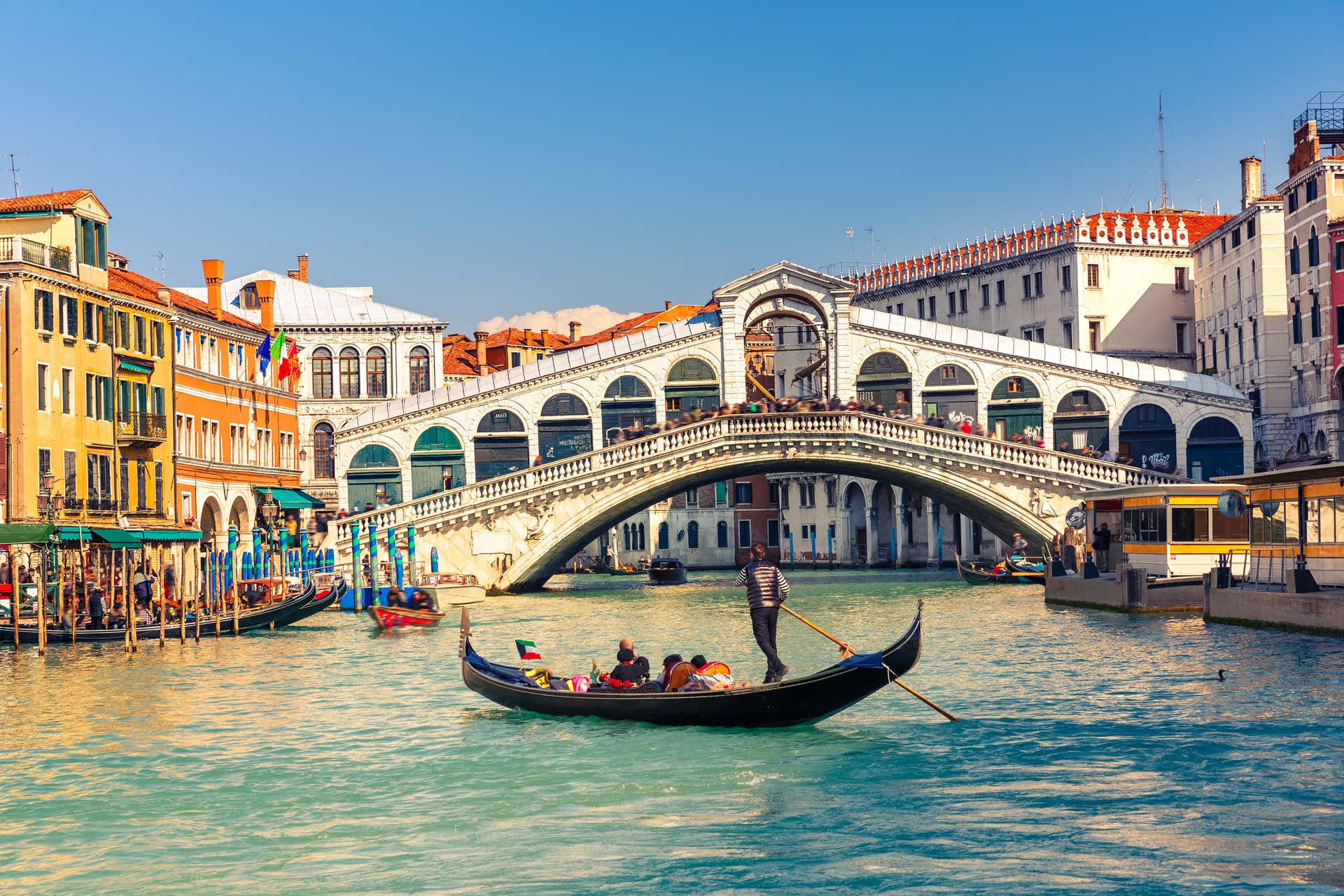 Paseo En G ndola Por Los Canales De Venecia Civitatis