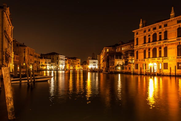 Murder Mystery in a Venetian Palace