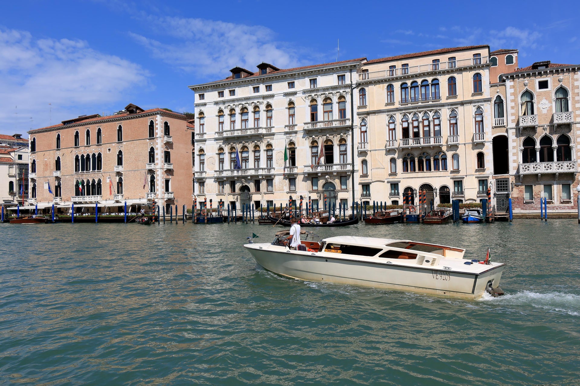 Transporte en watertaxi entre el aeropuerto y Venecia