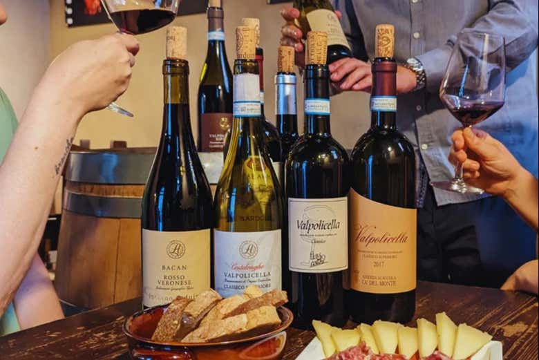 Différentes bouteilles de vin pendant la dégustation