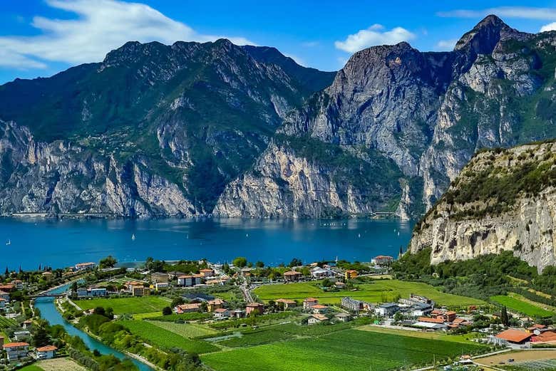 Admirando el lago de Garda
