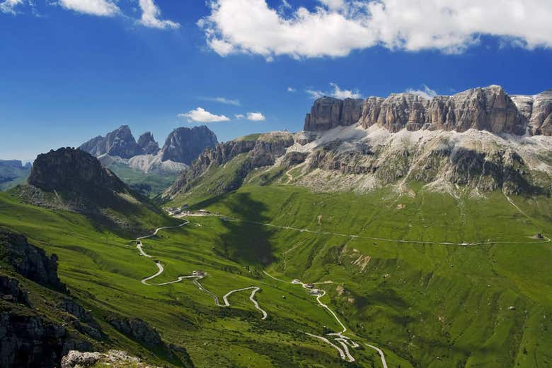 Paso Pordoi, entre las montañas