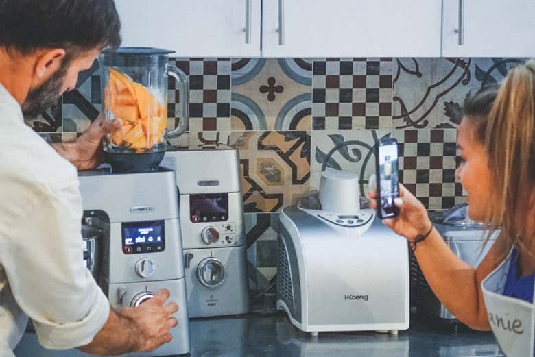 Broyez des fruits pour la glace