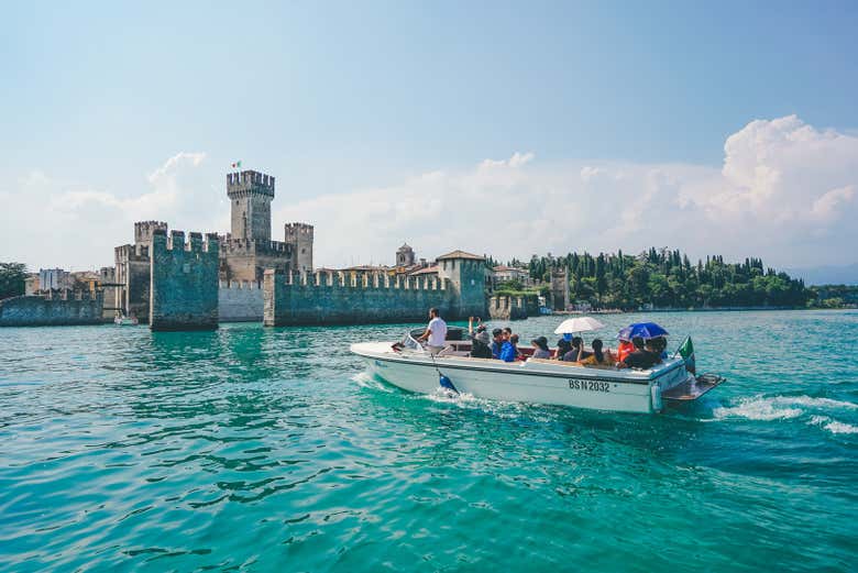 Voyager en bateau à Sirmione