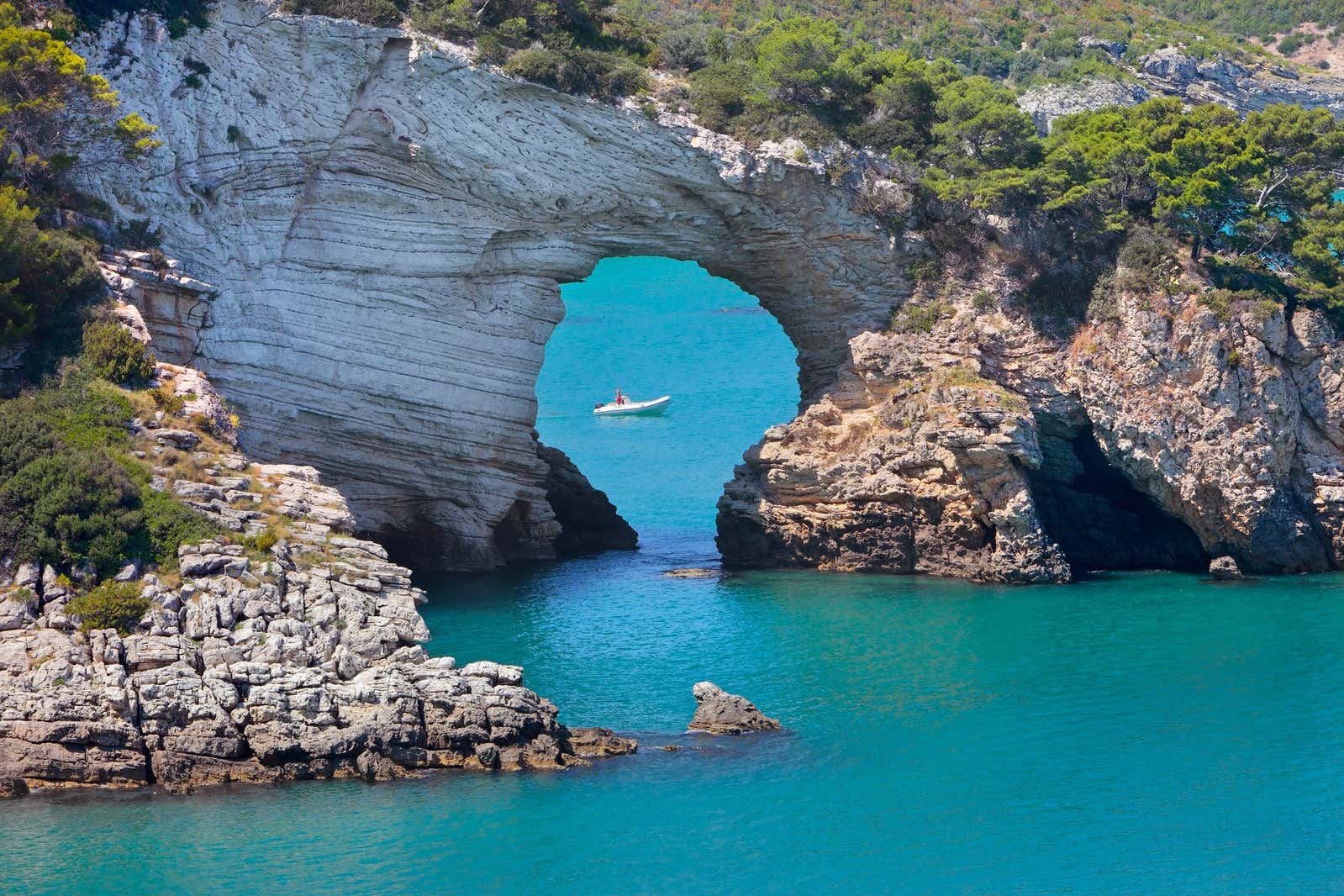 Giro in barca privata nelle grotte del Gargano