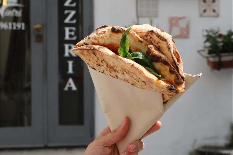 Try authentic Neapolitan street food 
