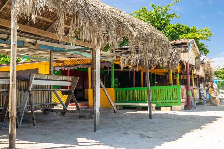 Chiringuito de playa en Seven Miles Beach