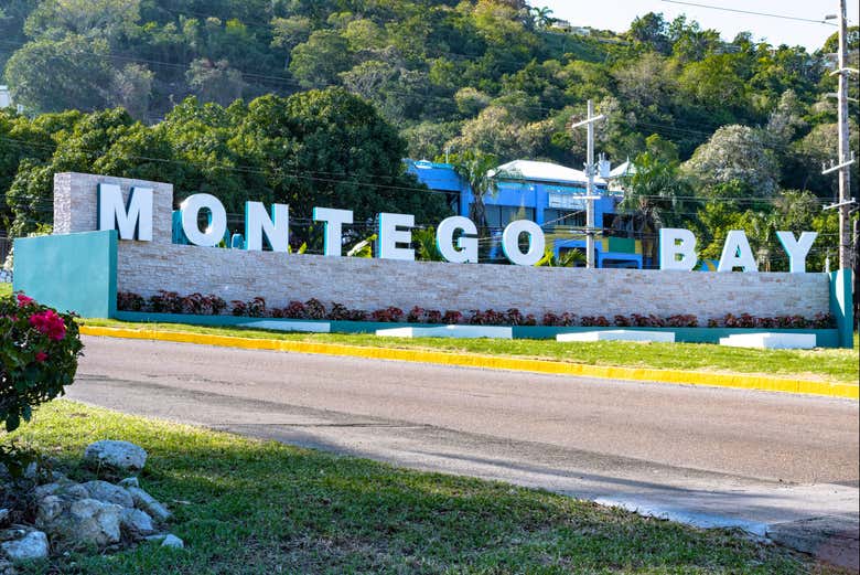 Letrero de Bahía Montego