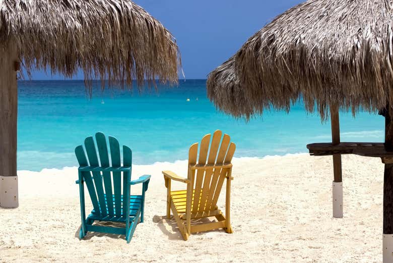 Tumbonas en Seven Miles Beach