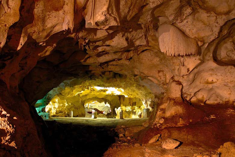 Túneles subterráneos de las cuevas de Green Grotto