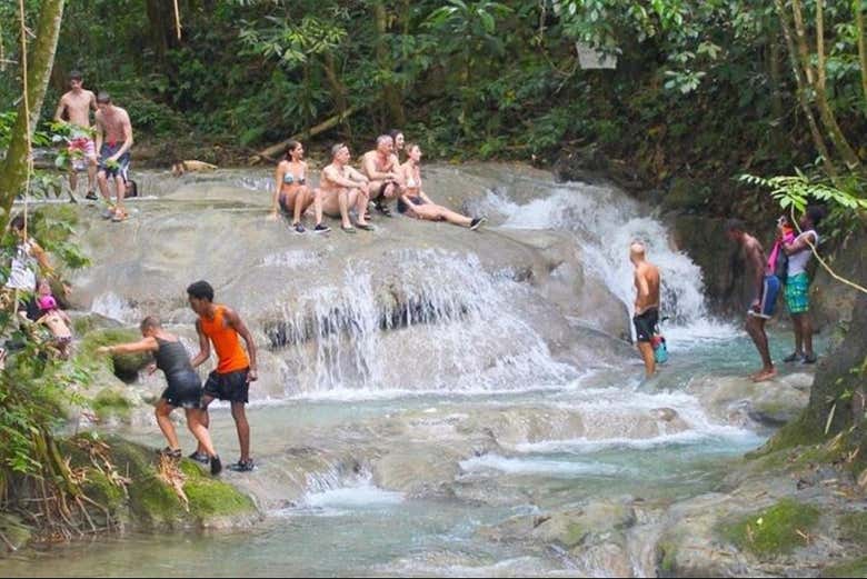 Bañándonos en Mayfield Falls 