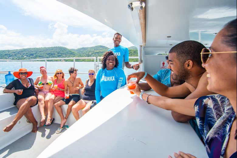 Sorseggiando un cocktail sul catamarano
