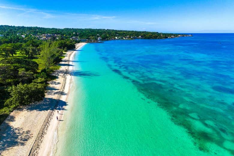 Vista aérea del mar