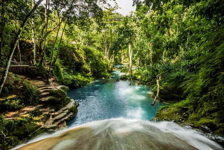 Cascadas en el Agujero Azul