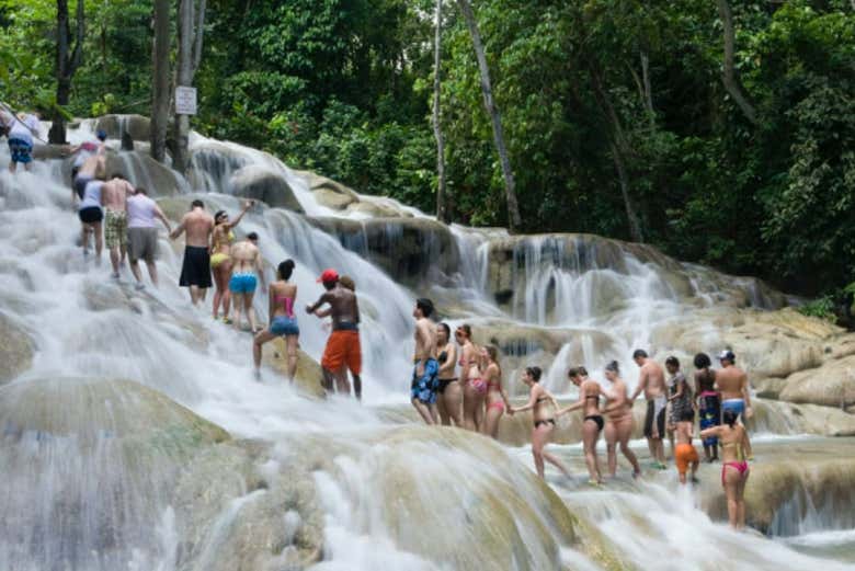El grupo en las cascadas del río Dunn