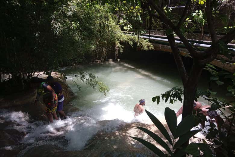 Disfrutando del chapuzón en río Dunn