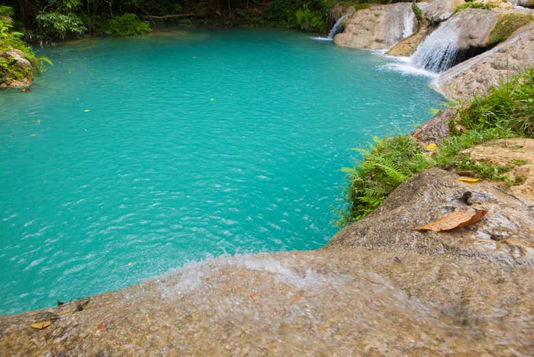 Água turquesa do Blue Hole