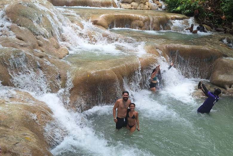 Disfrutando de un refrescante baño en el río Dunn