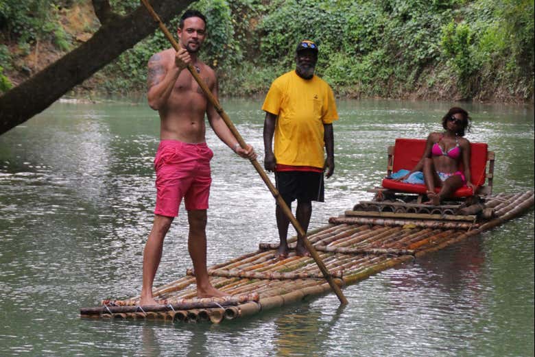 Navigando in zattera sul fiume Martha Brae