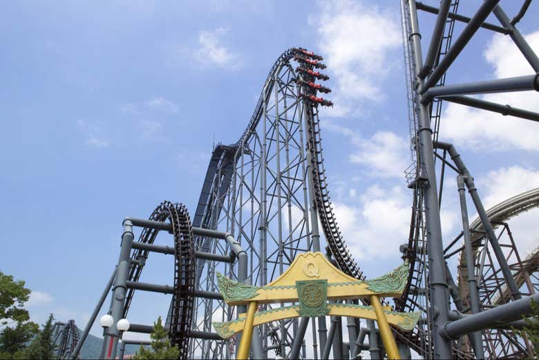 L'une des attractions du Fuji Q Highland
