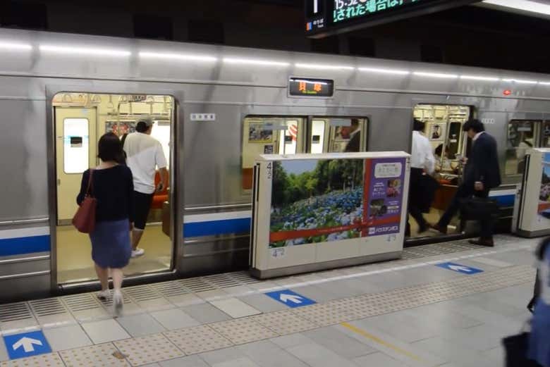 Entrez dans le métro pour explorer la ville
