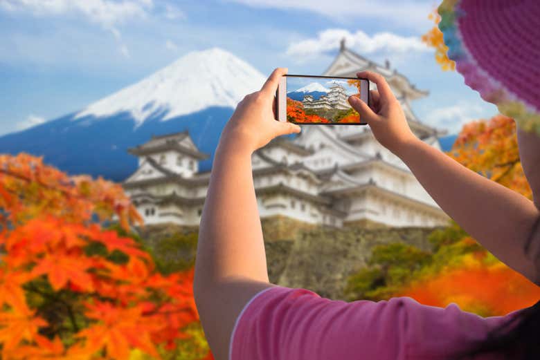 Taking a photo of Himeji Castle