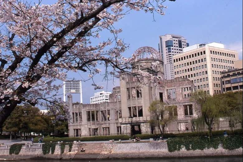 Le mémorial de la paix d'Hiroshima vu sous un autre angle
