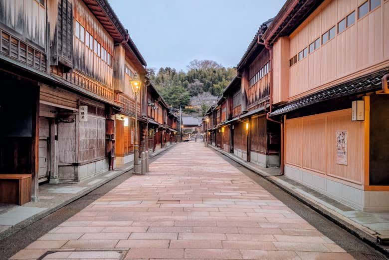 La icónica calle del barrio de las geishas