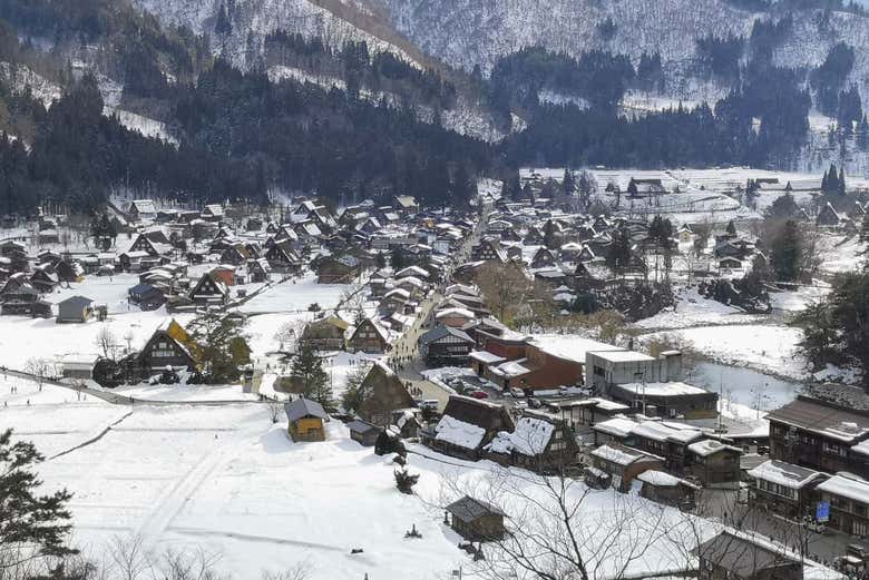 Shirakawago pendant une chute de neige
