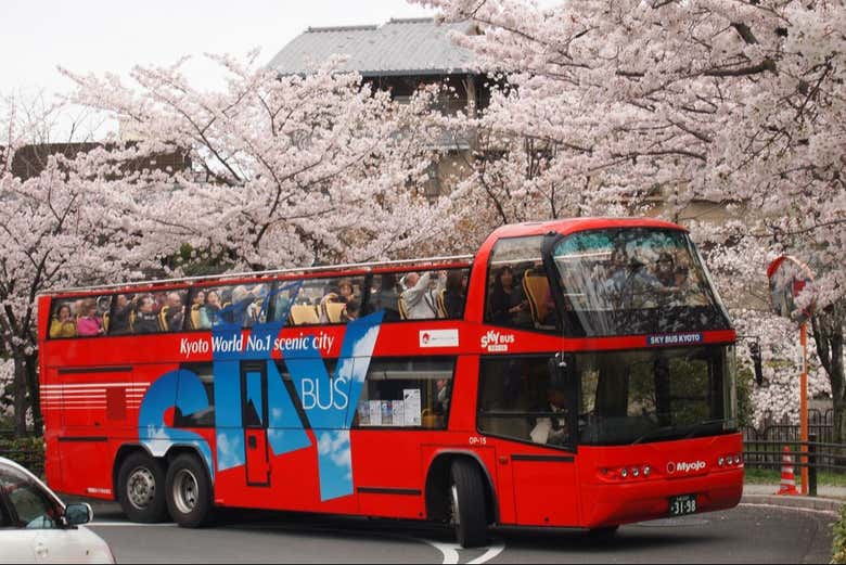 Montez à bord du bus touristique de Kyoto