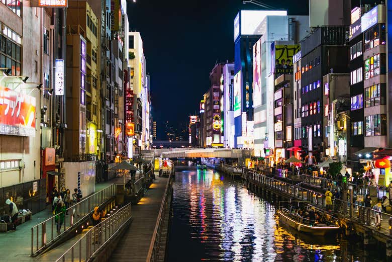 Osaka à la tombée de la nuit