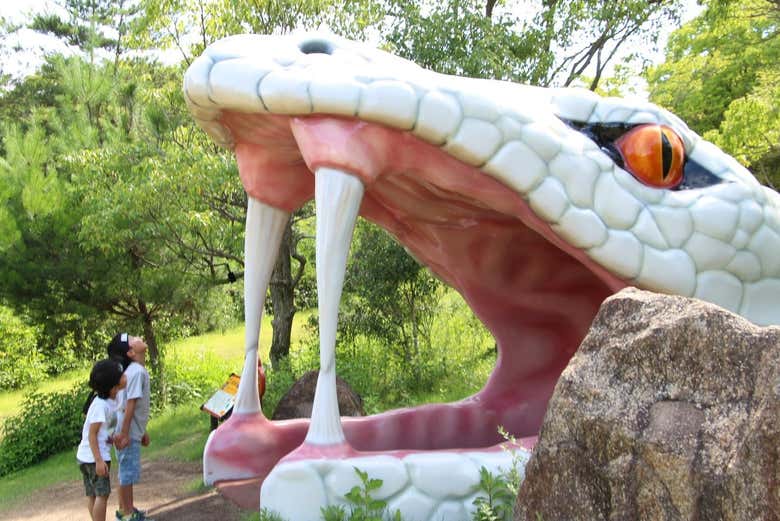 Statue de serpent géant