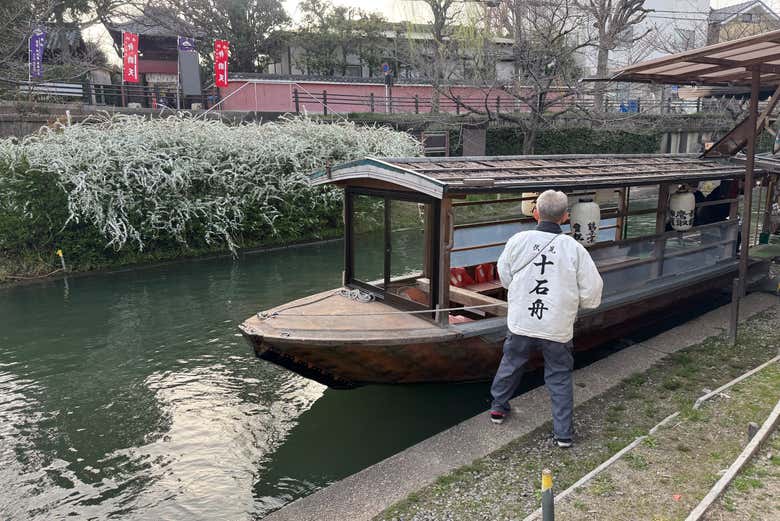 Hop on board the traditional Jikkoku-bune boat